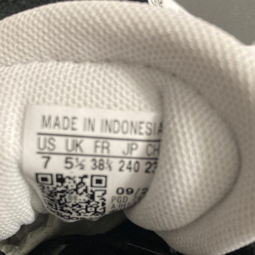 Adidas Black and White Suede Sneakers - Picture 7 of 7